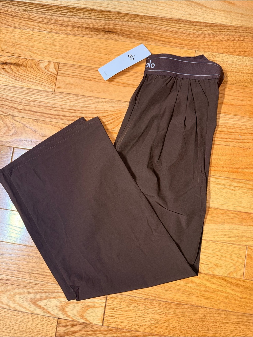 ALO Yoga women’s Brown trousers with Logo Waistband